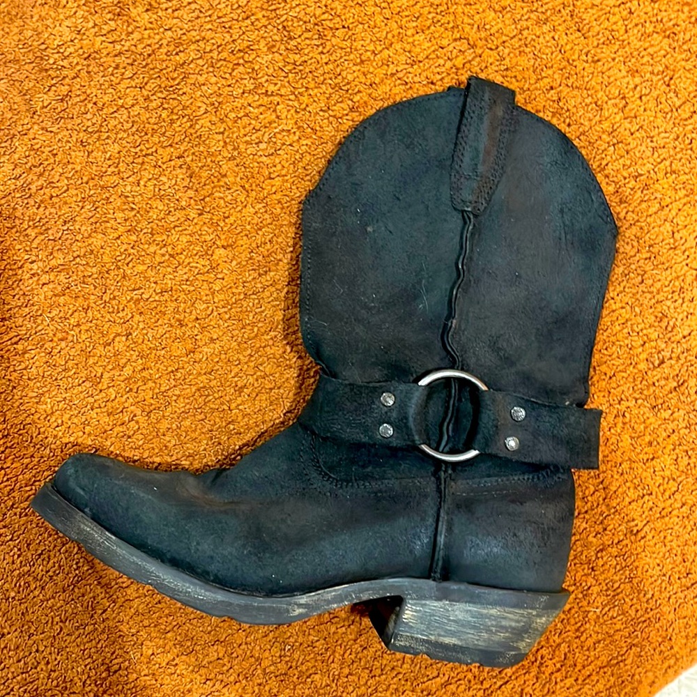 Black cowboy boots